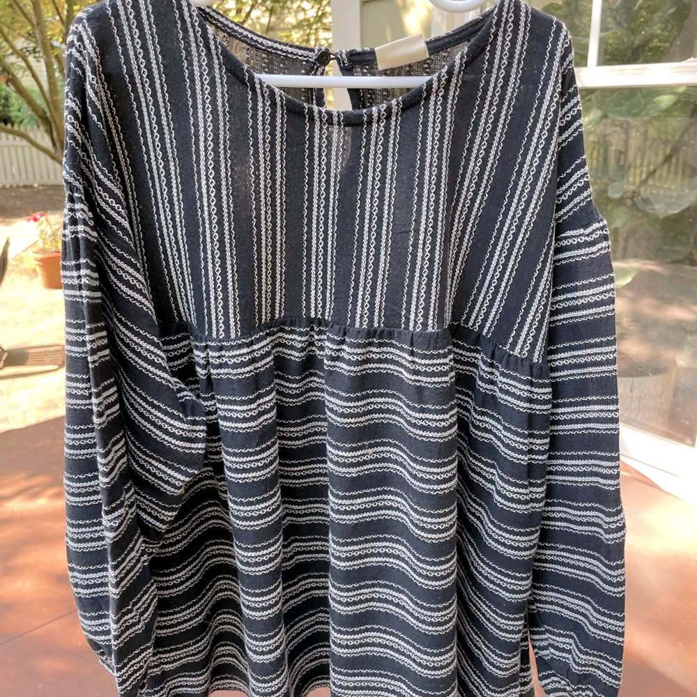Zara girls black and white bell sleeve top size 10